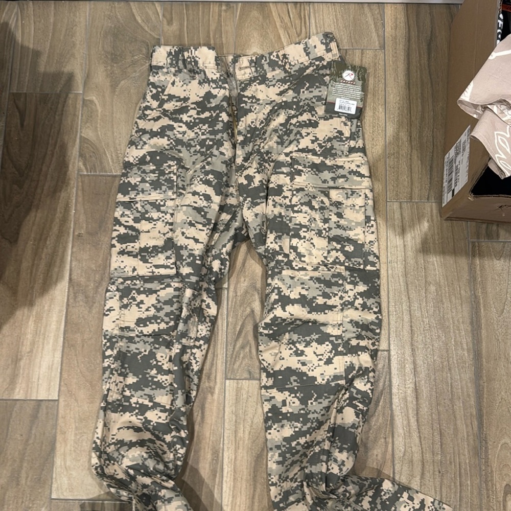 Camo pants! Never worn!